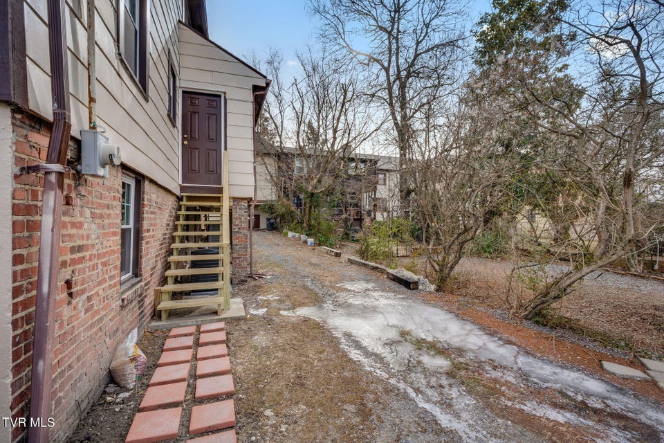 Photo #33: 213 Sullivan Street