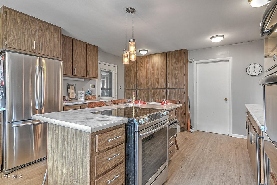 Photo #7: 310 Par Lane