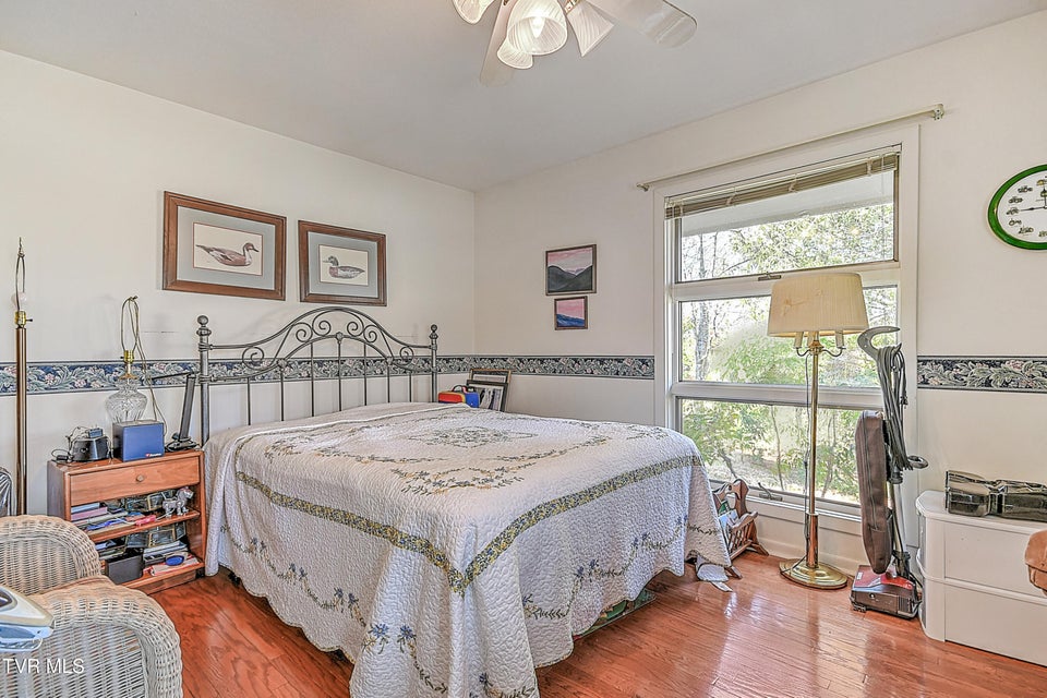 Photo #33: 310 Par Lane