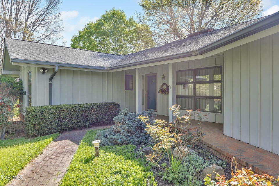 Photo #38: 310 Par Lane