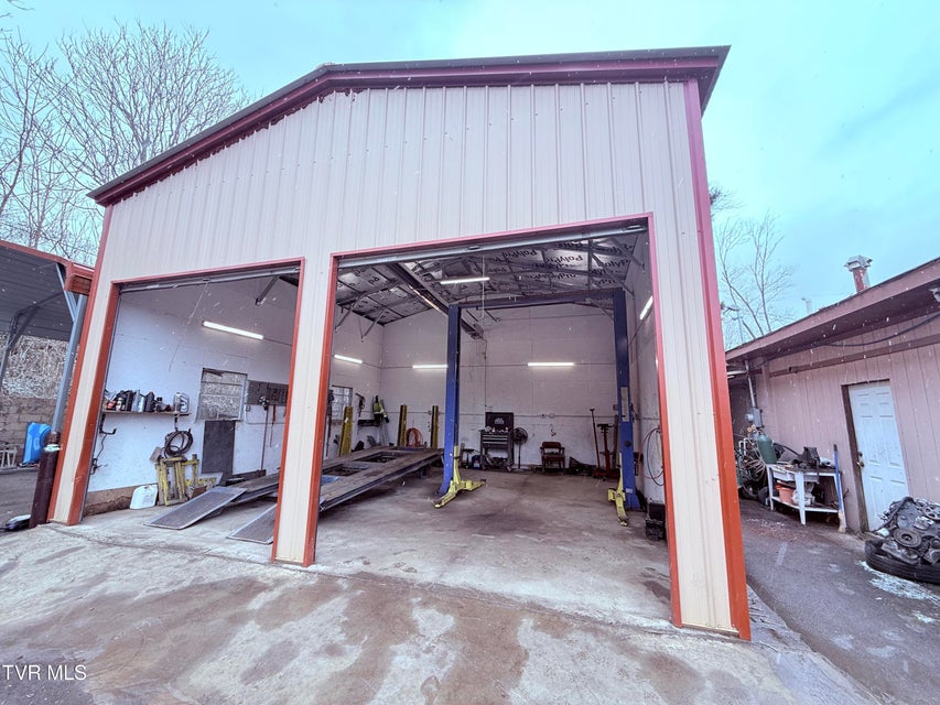 Photo #31: 220 Main Boulevard