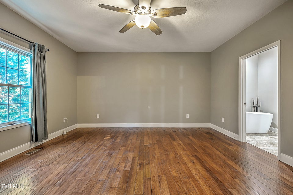 Photo #28: 249 Oak View Circle