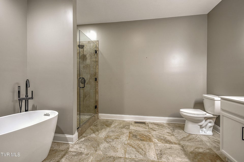 Photo #32: 249 Oak View Circle