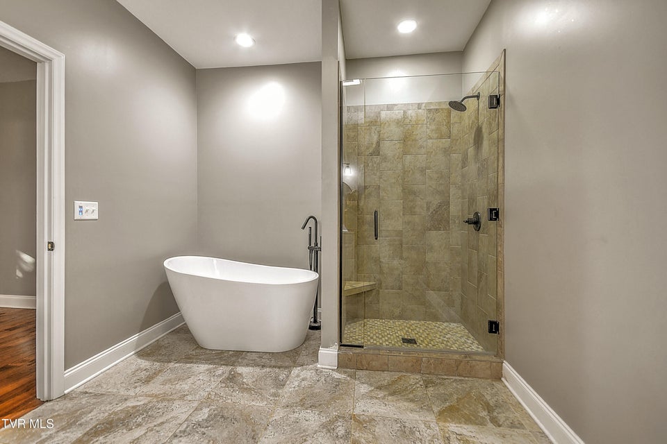 Photo #33: 249 Oak View Circle