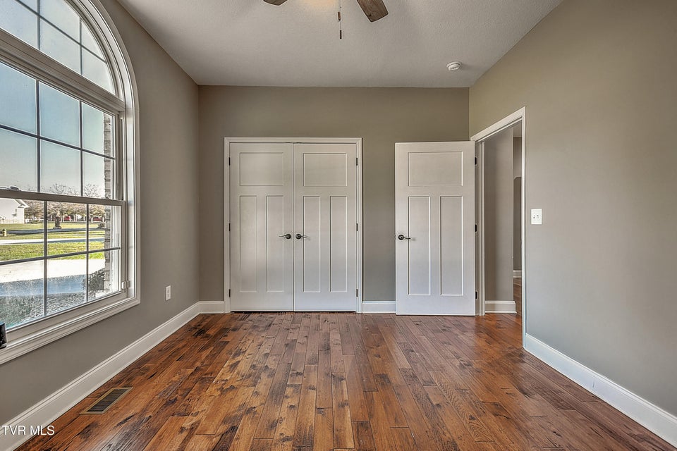 Photo #40: 249 Oak View Circle