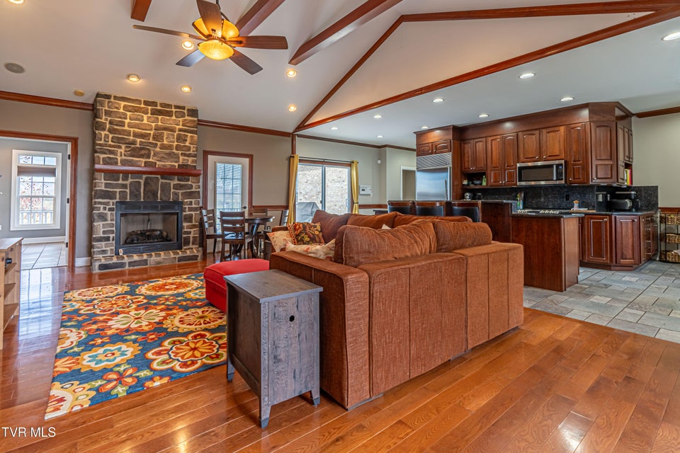 Photo #7: 625 Locust Street