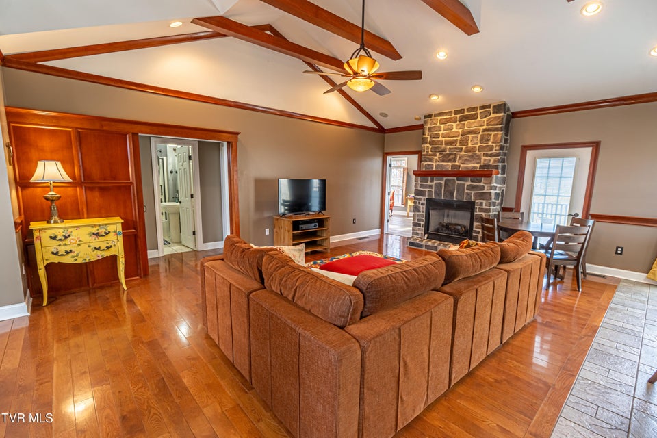 Photo #10: 625 Locust Street