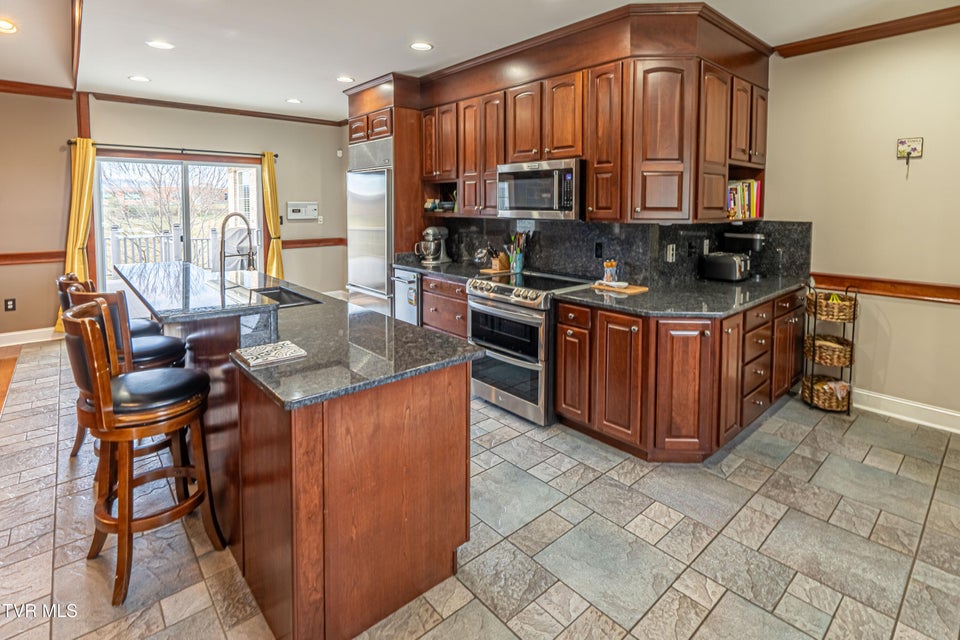 Photo #11: 625 Locust Street