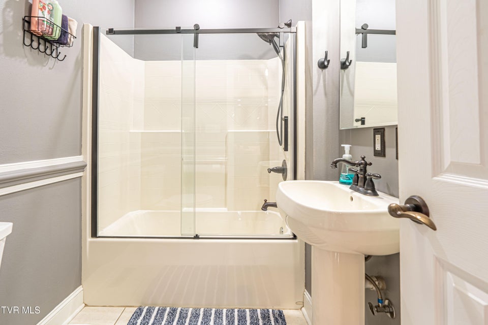 Photo #16: 625 Locust Street