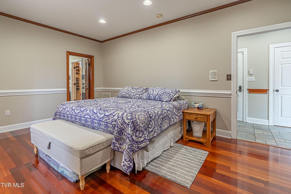 Photo #25: 625 Locust Street