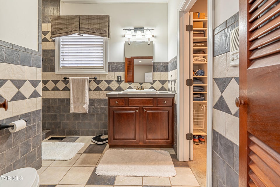 Photo #27: 625 Locust Street