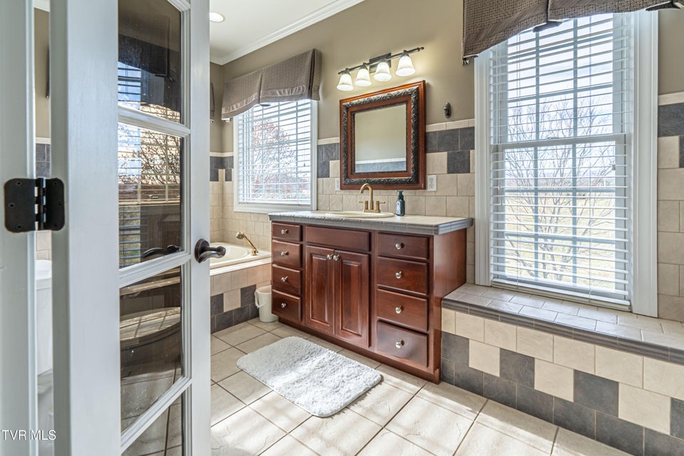 Photo #30: 625 Locust Street