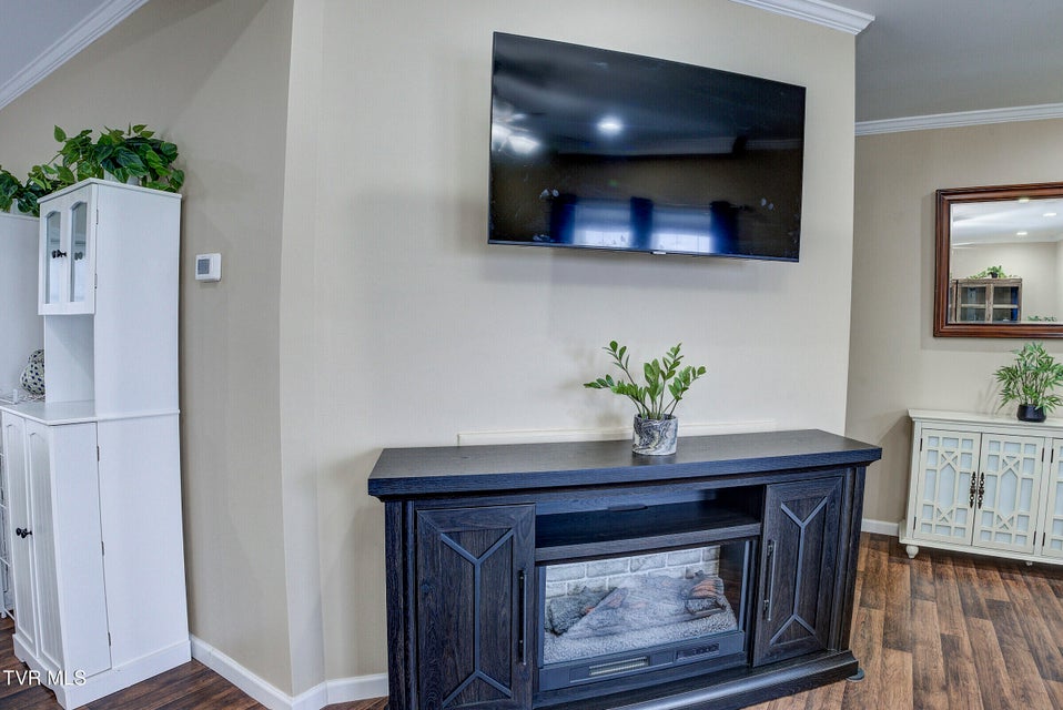 Photo #39: 214 Mount Crest Drive