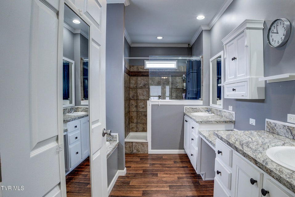 Photo #28: 214 Mount Crest Drive