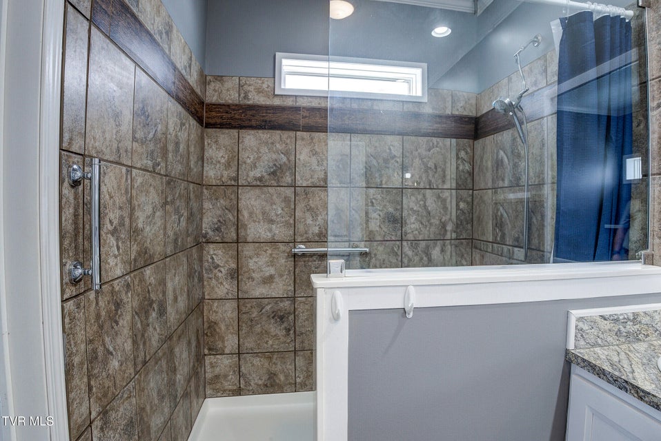 Photo #32: 214 Mount Crest Drive