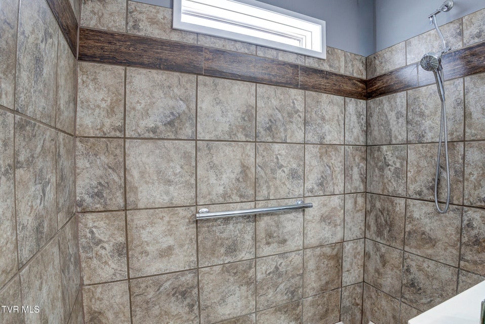 Photo #31: 214 Mount Crest Drive