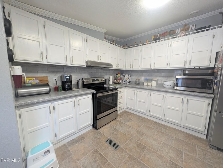 Photo #26: 4887 The Lake Road