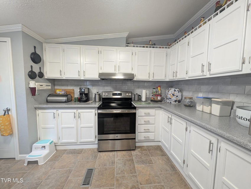 Photo #28: 4887 The Lake Road