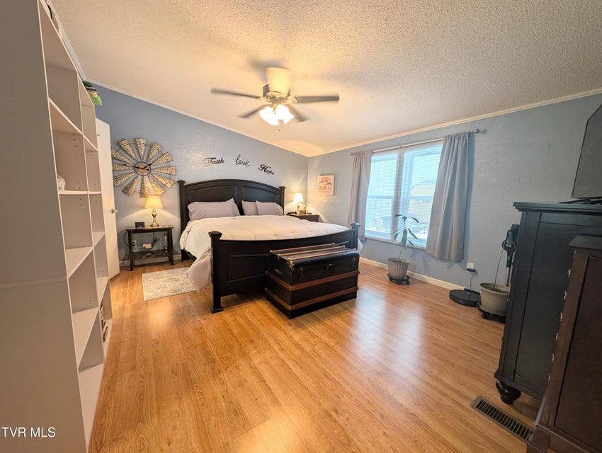 Photo #36: 4887 The Lake Road