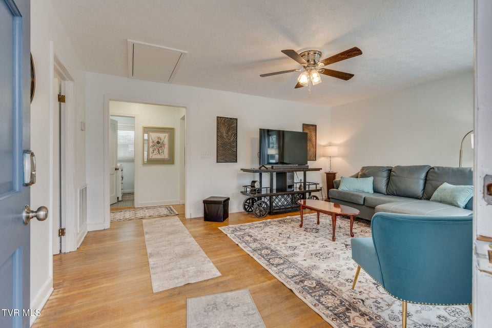 Photo #4: 332 Bay Street