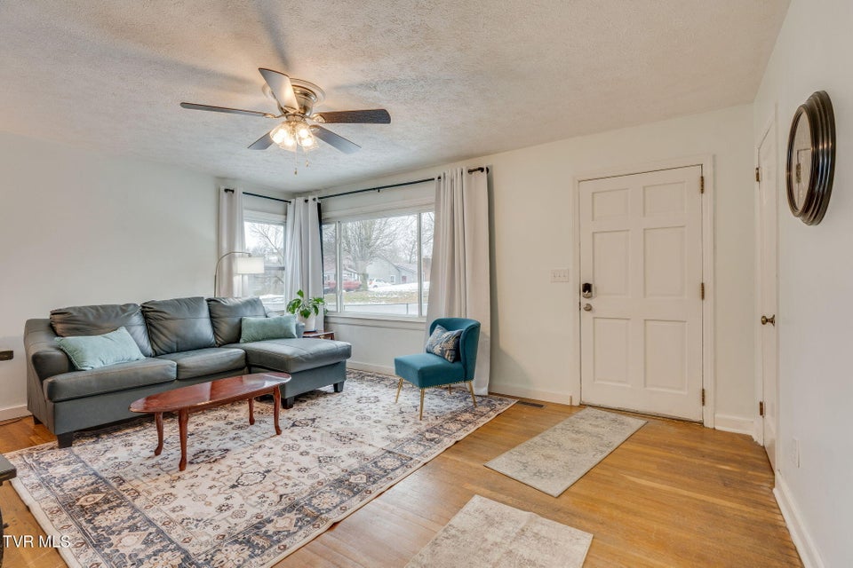 Photo #5: 332 Bay Street