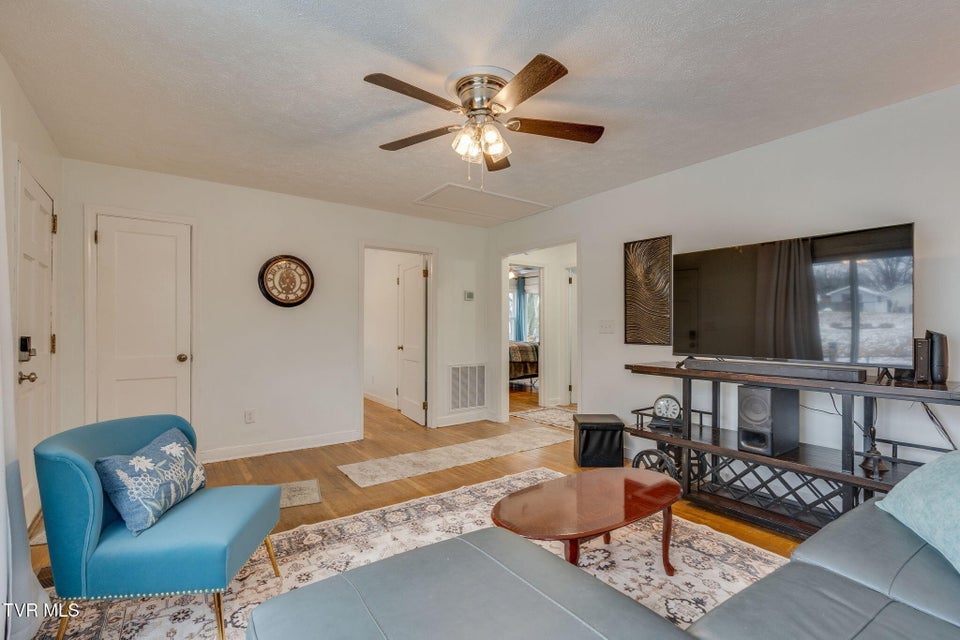 Photo #6: 332 Bay Street