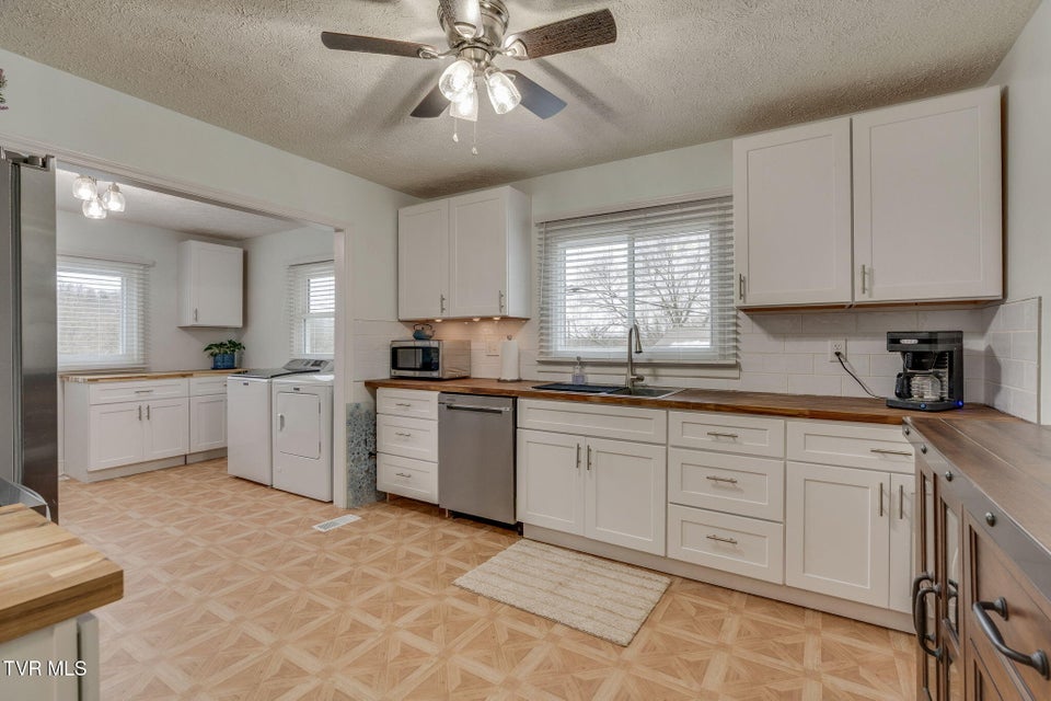 Photo #7: 332 Bay Street