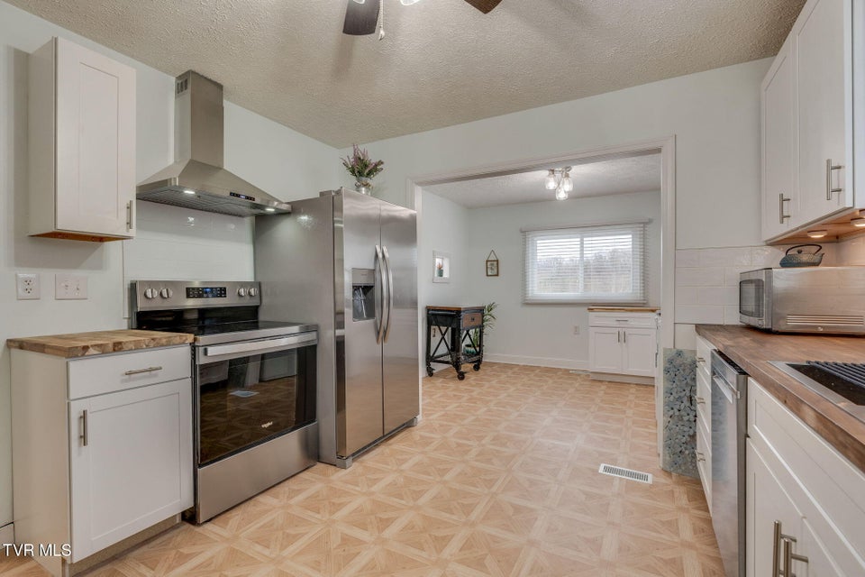 Photo #8: 332 Bay Street