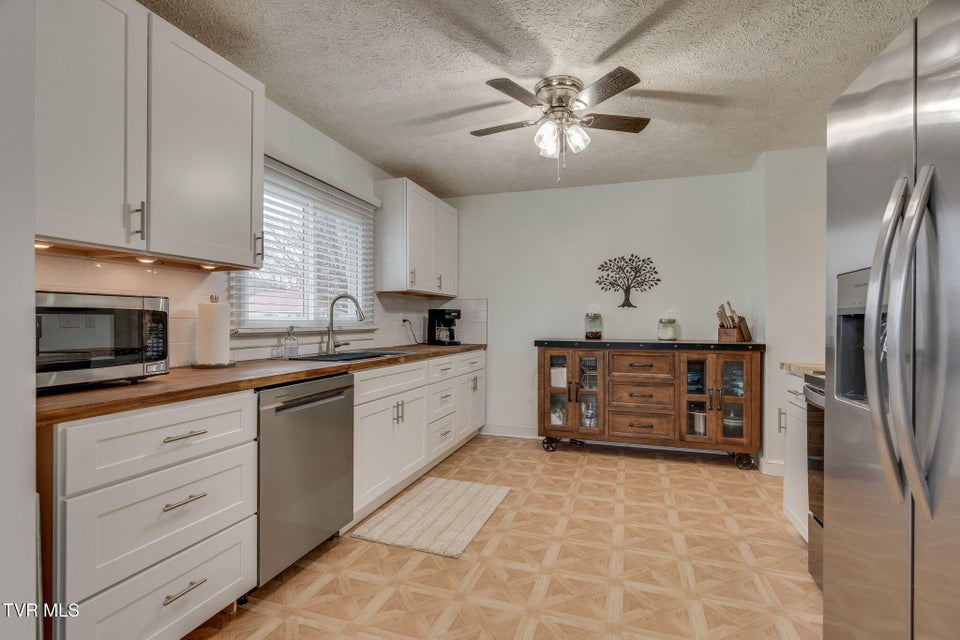 Photo #9: 332 Bay Street