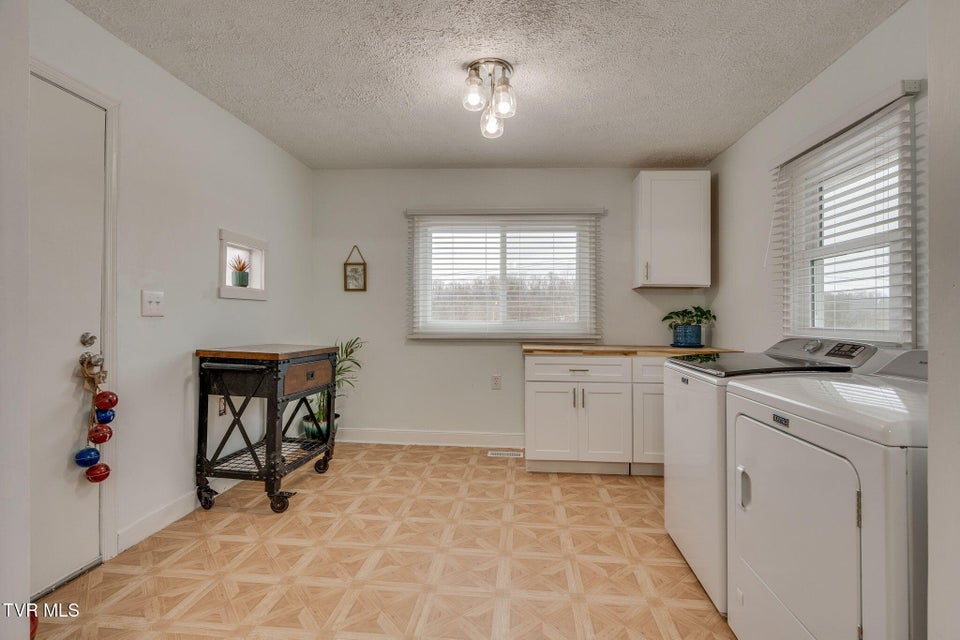 Photo #10: 332 Bay Street