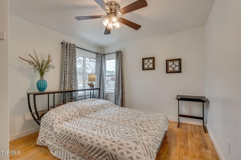 Photo #11: 332 Bay Street