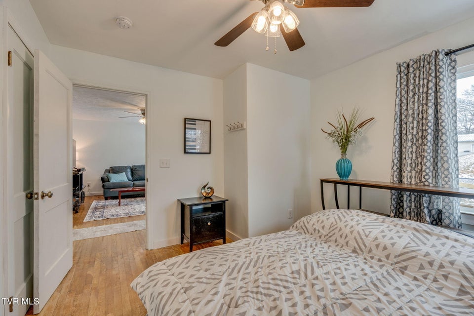 Photo #12: 332 Bay Street