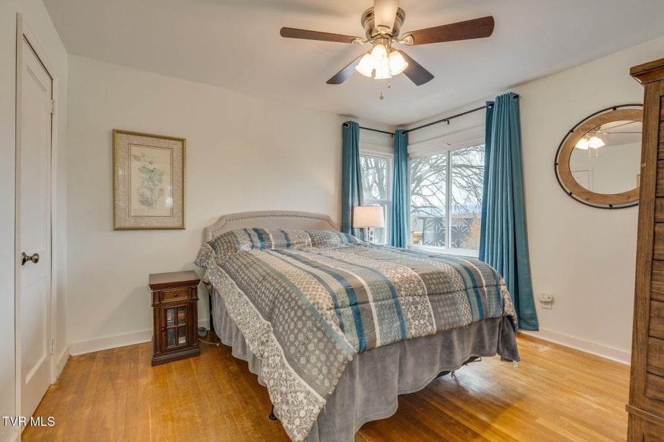 Photo #15: 332 Bay Street