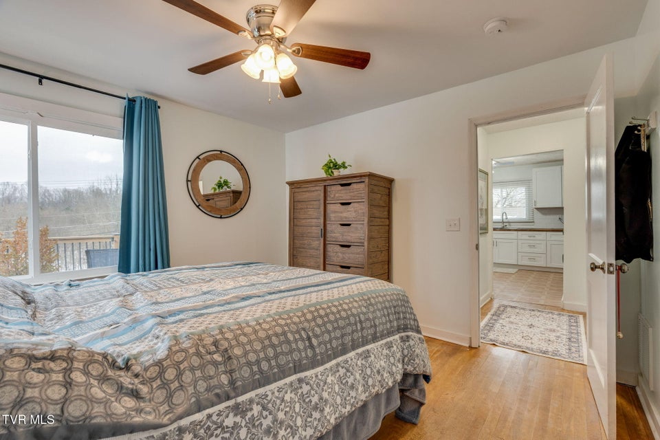 Photo #16: 332 Bay Street