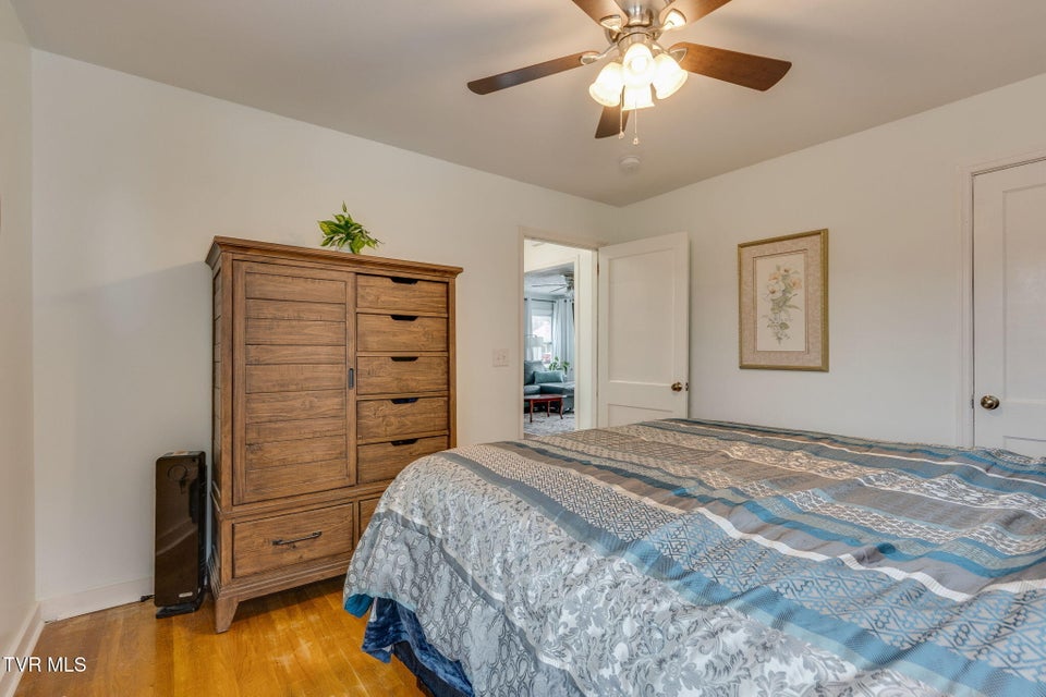 Photo #17: 332 Bay Street