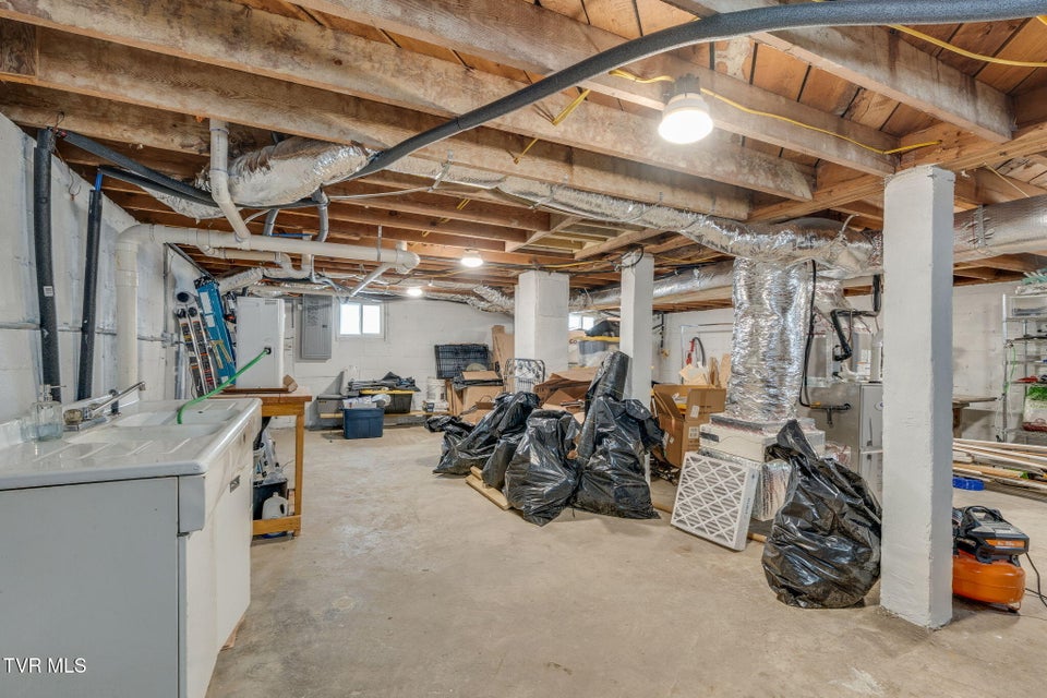 Photo #18: 332 Bay Street