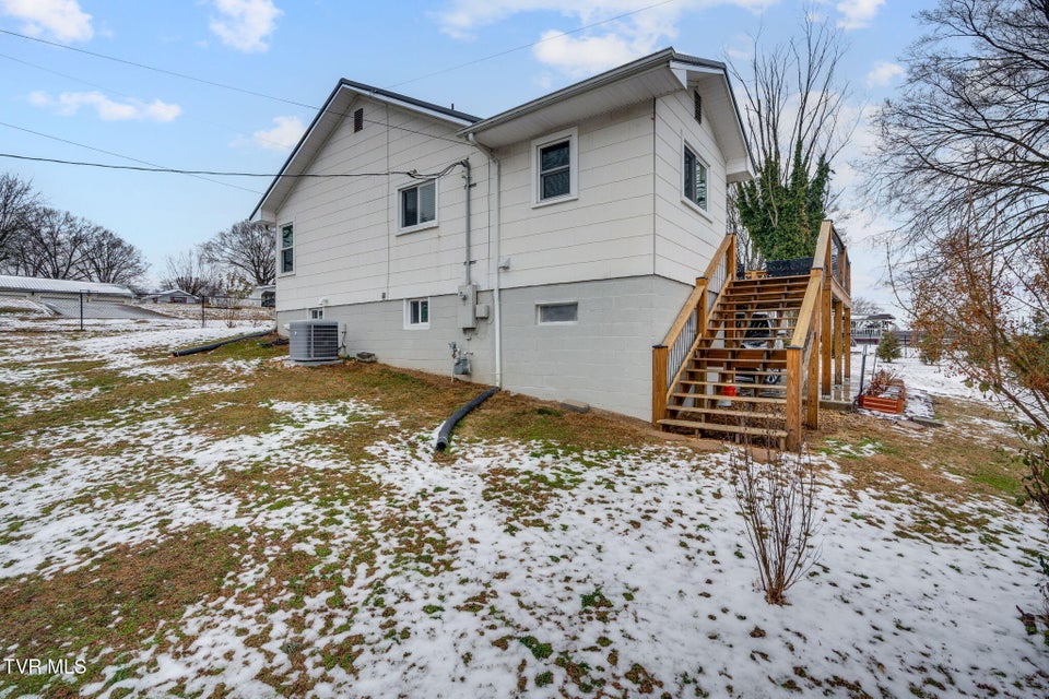 Photo #23: 332 Bay Street