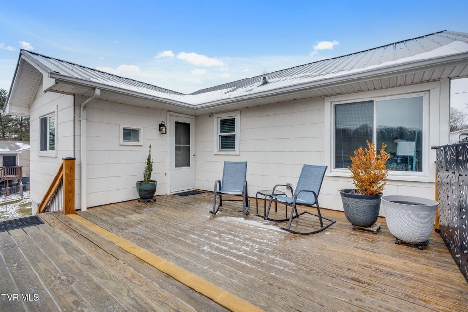 Photo #25: 332 Bay Street