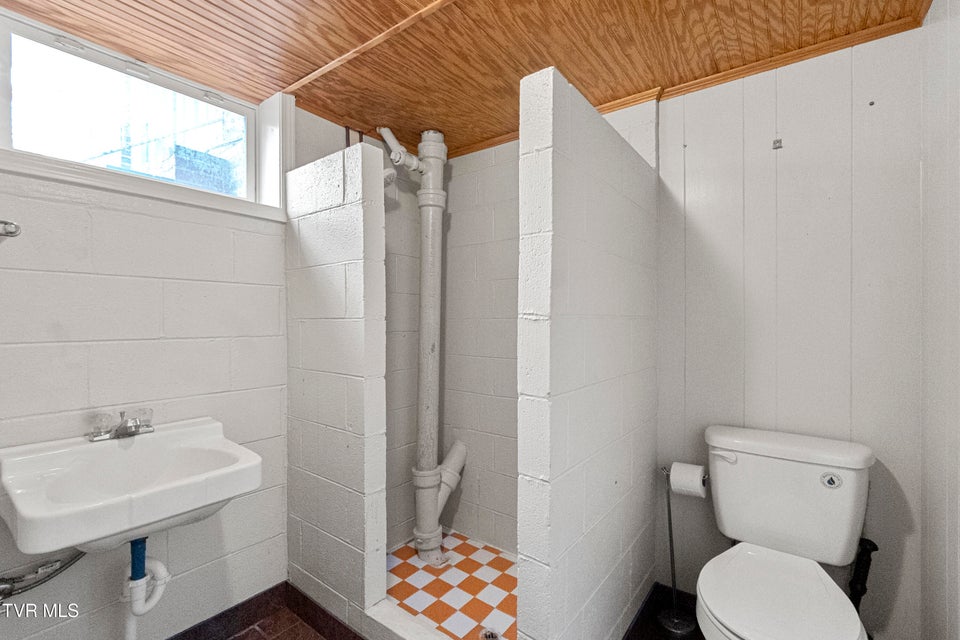 Photo #26: 1400 Brentwood Drive