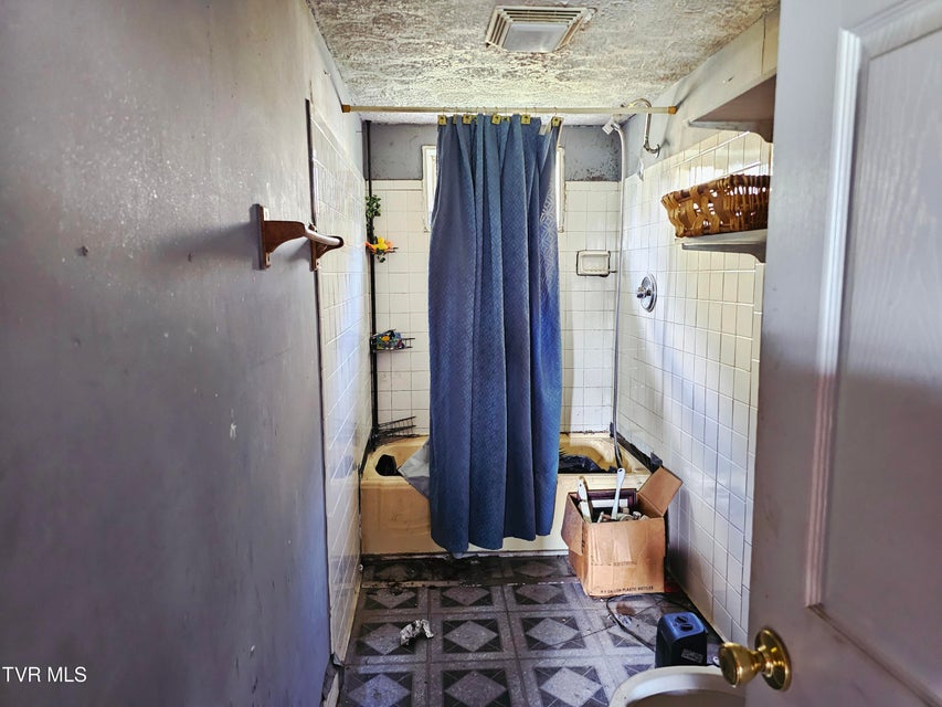 Photo #16: 509 Norfolk Avenue