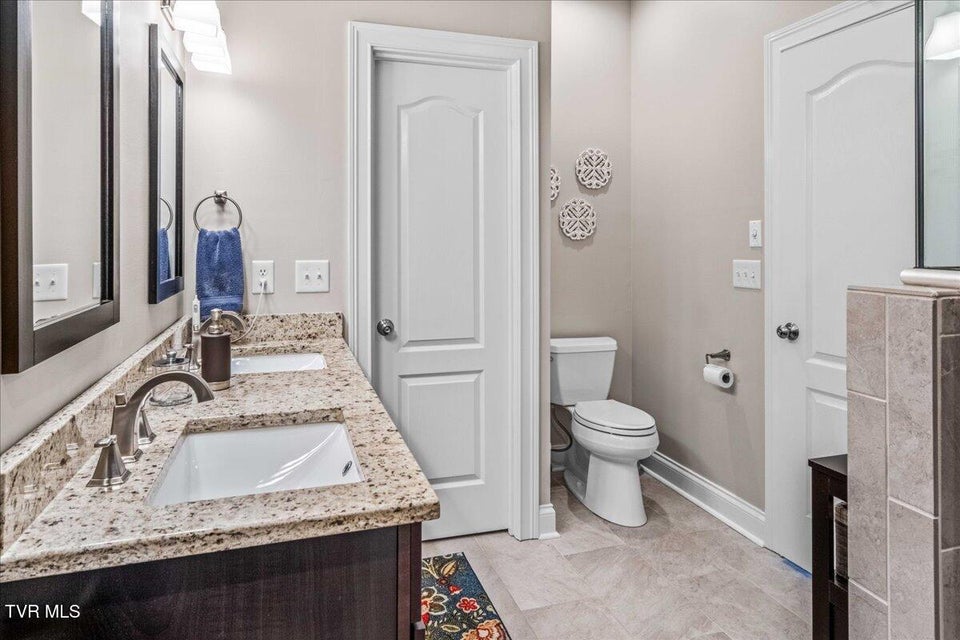 Photo #40: 11 Vesta Sue Court