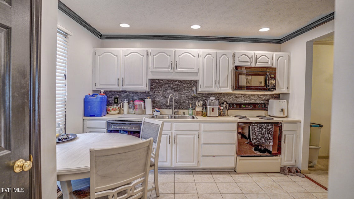 Photo #6: 865 Barclay Drive