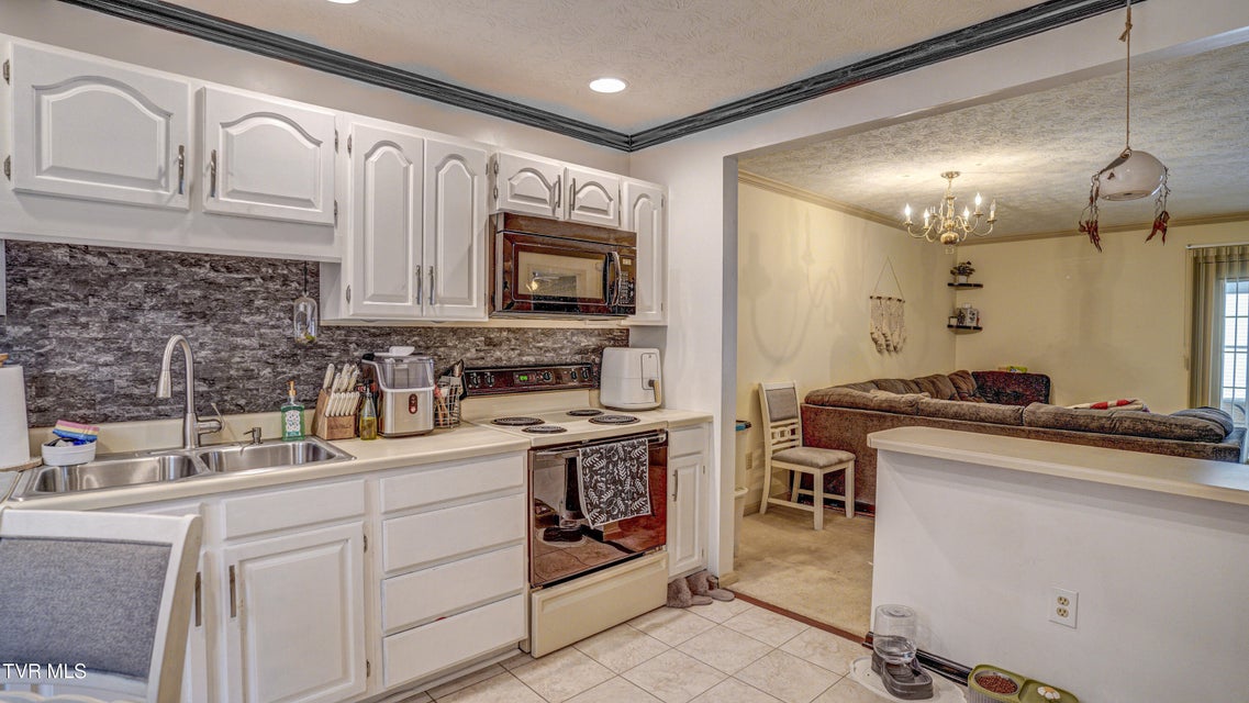 Photo #7: 865 Barclay Drive