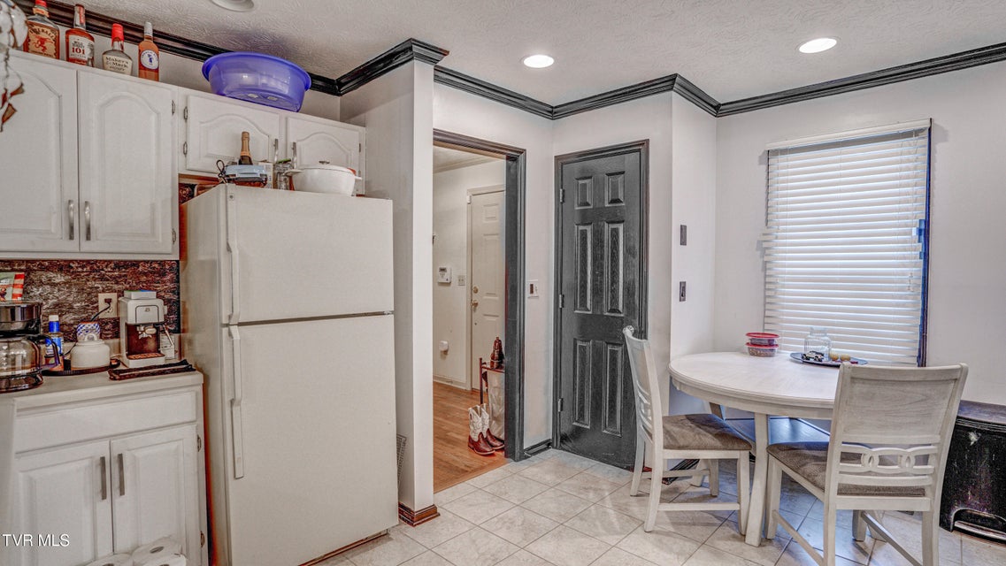 Photo #9: 865 Barclay Drive