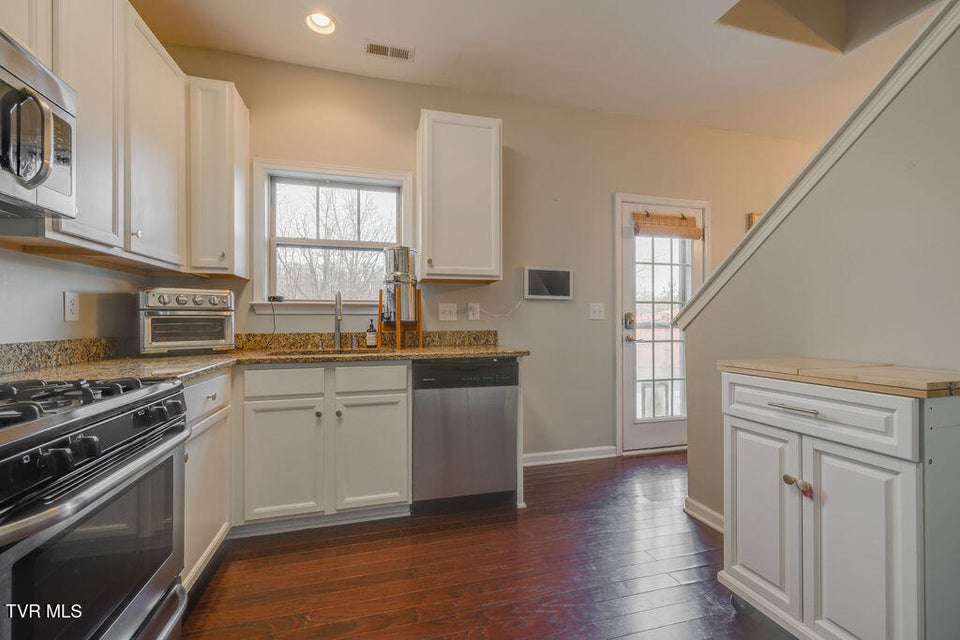 Photo #18: 657 Suffolk Road