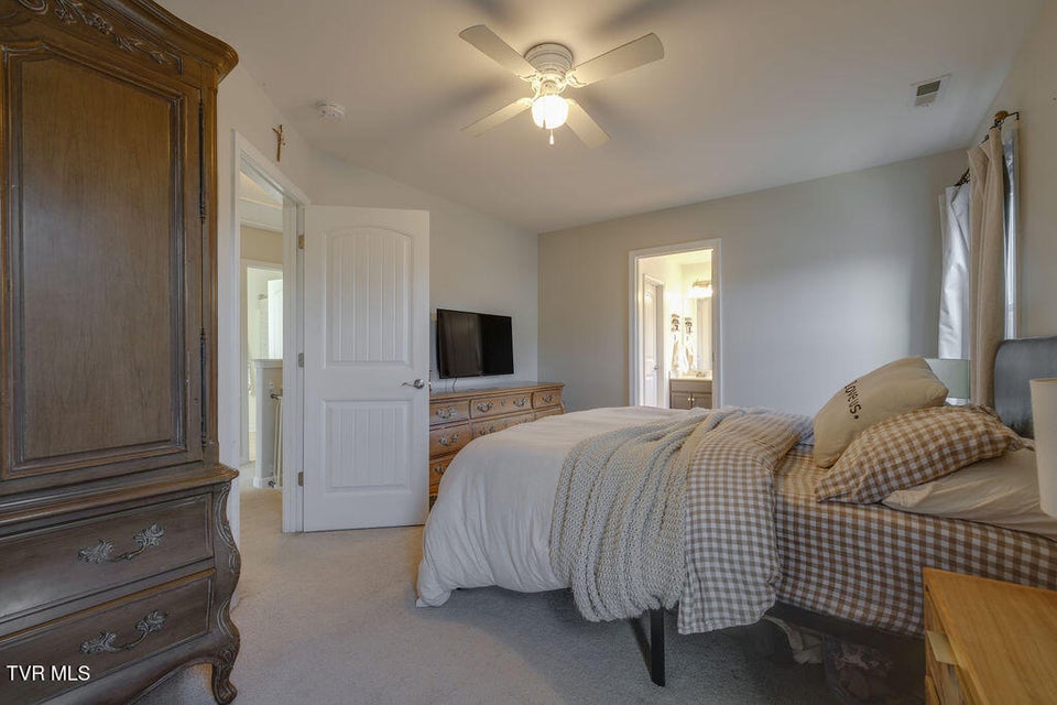 Photo #28: 657 Suffolk Road