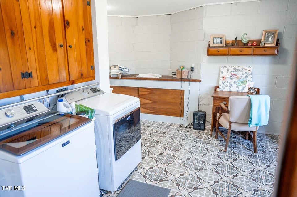 Photo #37: 100 Earlway Road