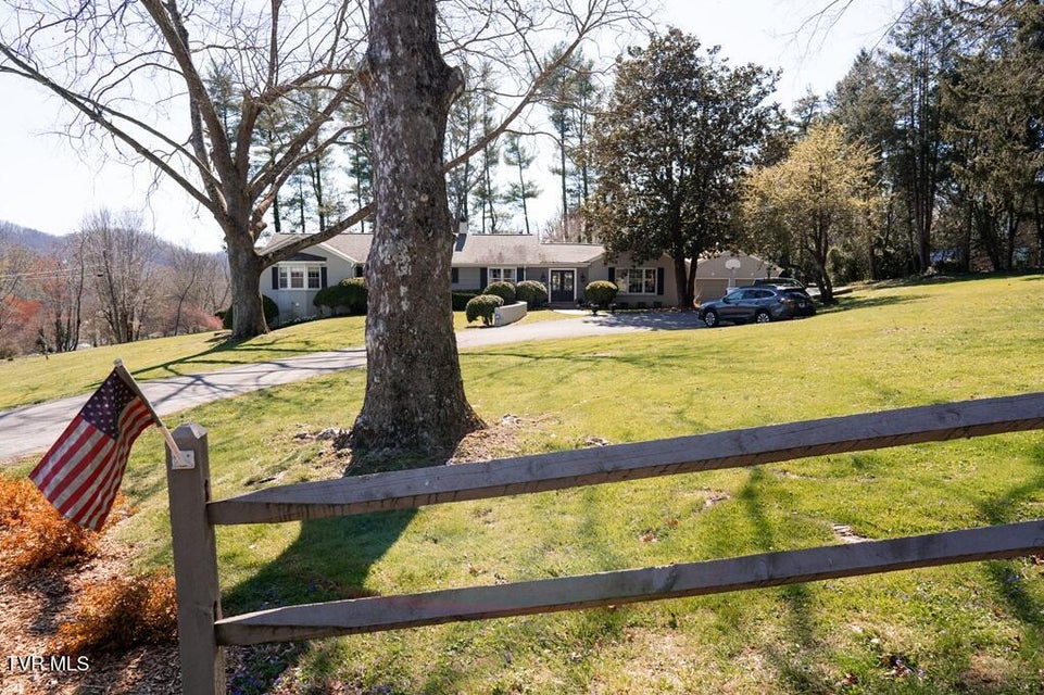 Photo #33: 100 Earlway Road