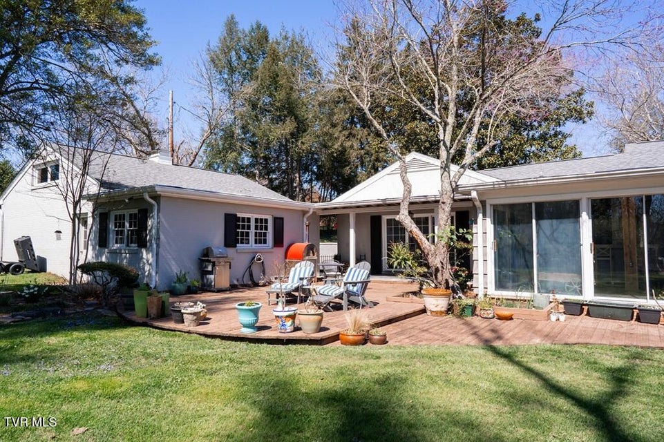 Photo #11: 100 Earlway Road