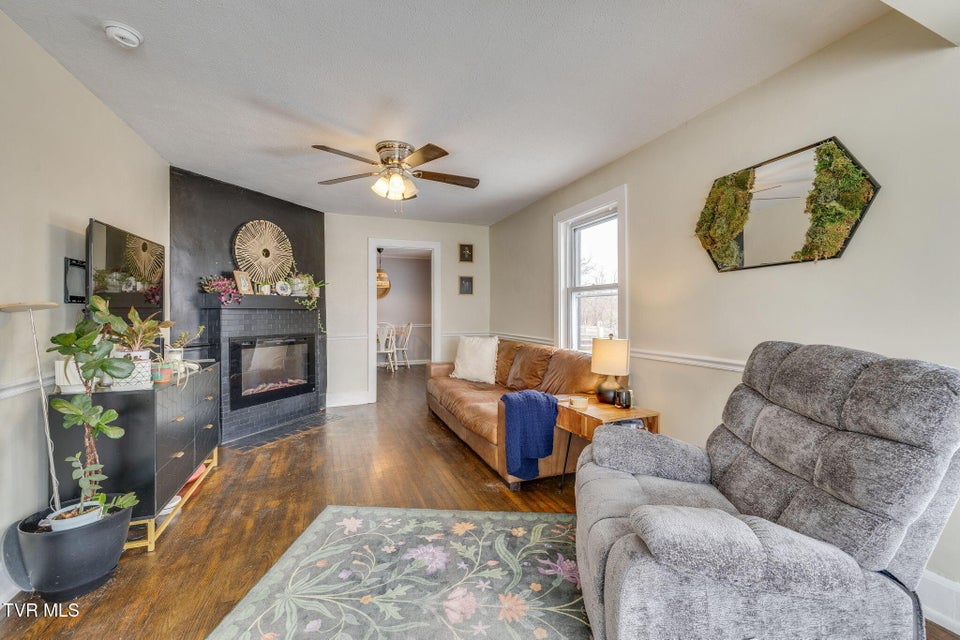 Photo #6: 910 Birch Street